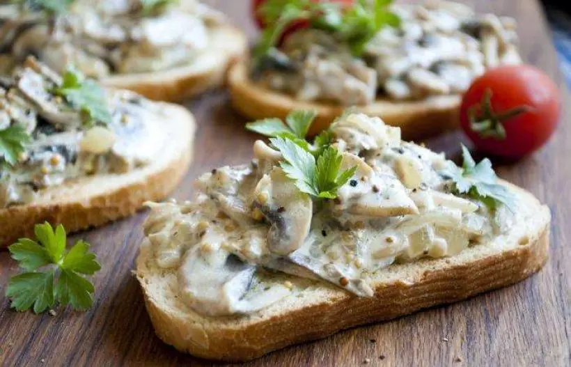 Горячие бутерброды на сковороде с колбасой, с сыром, с картошкой, помидорами – 5 рецептов приготовления