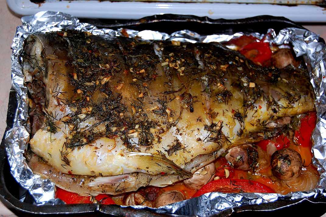 Рецепт карпа в духовке кусочками: 3 проверенных варианта приготовления