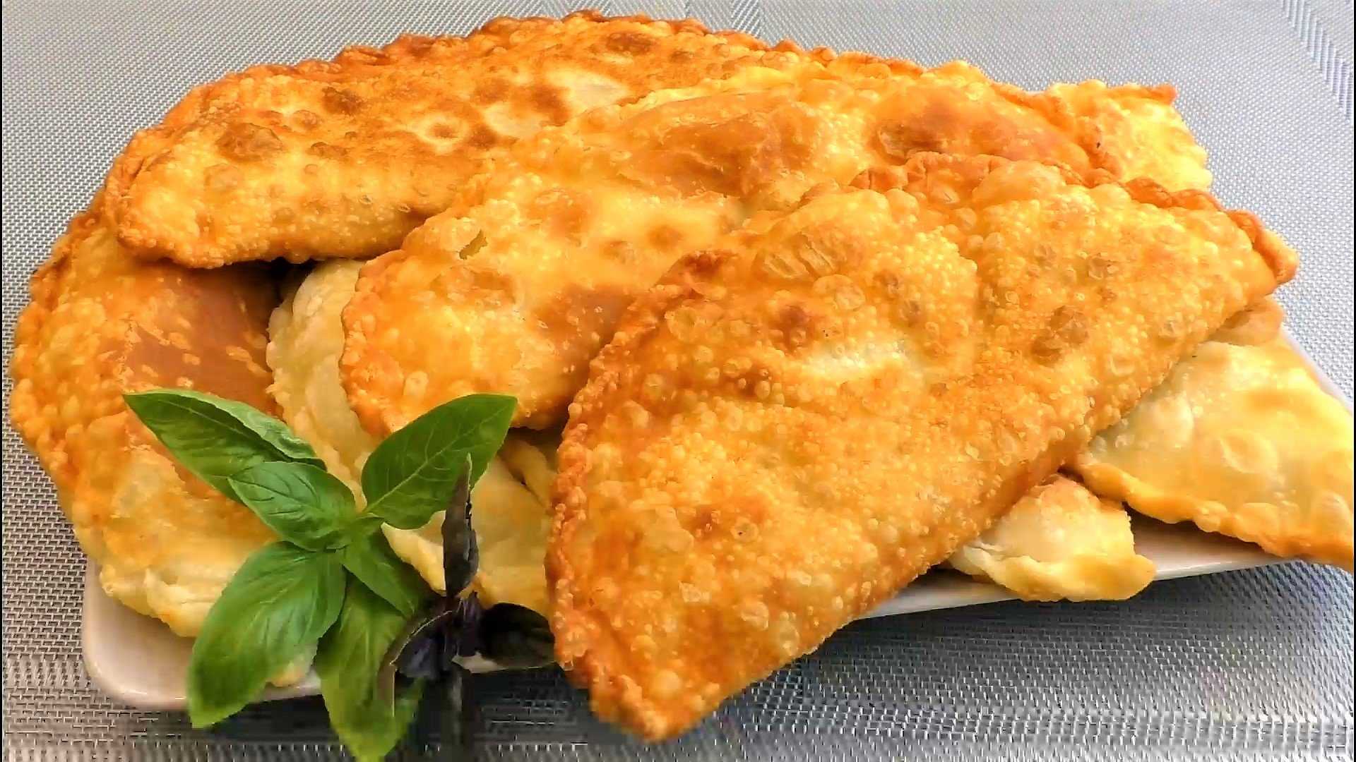 Очень вкусные чебуреки с мясом: домашние рецепты + очень удачное хрусткое тесто