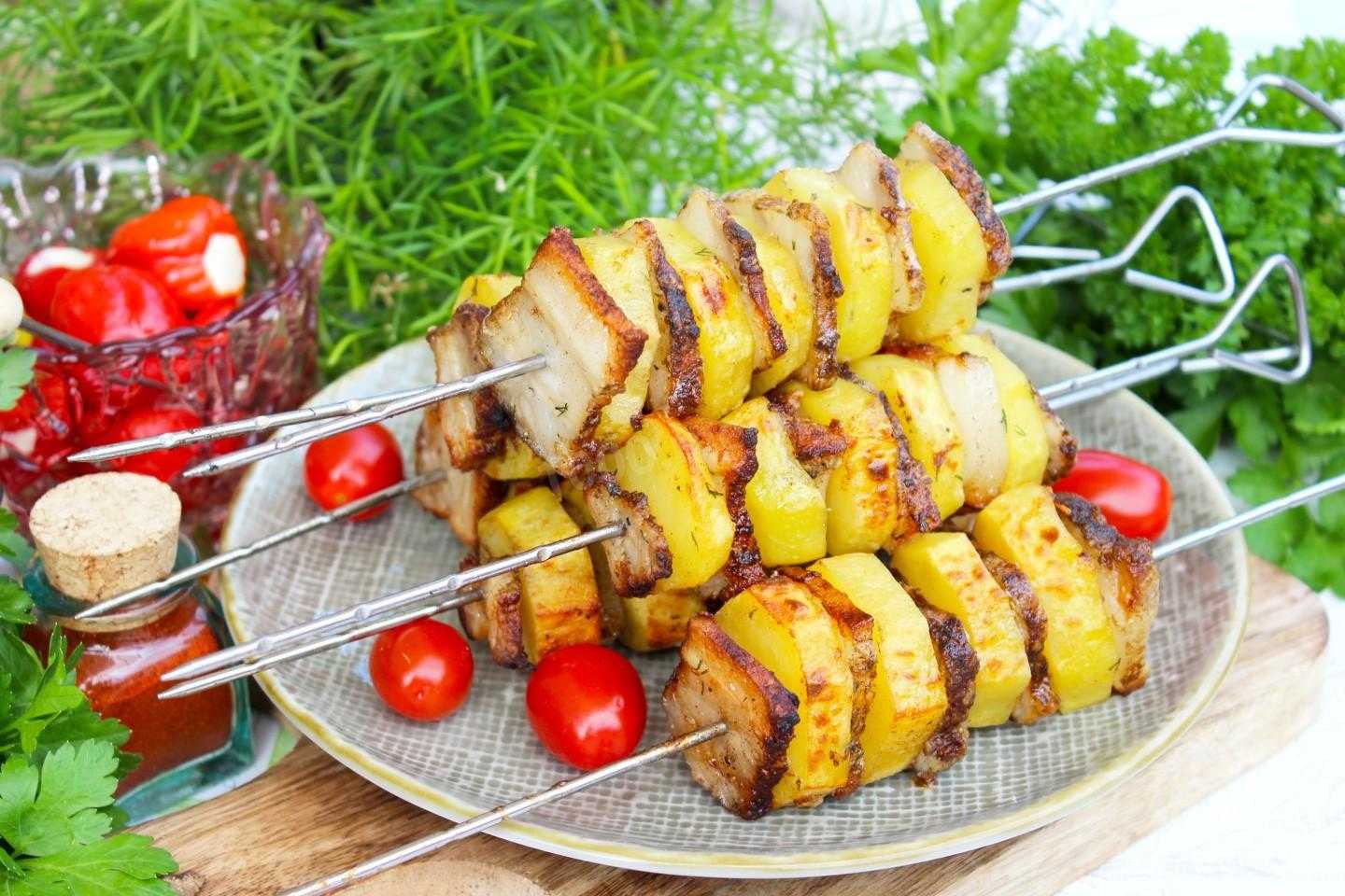 Самый простой и вкусный рецепт жареной картошки с мясом и луком 2022: пошаговый с фото