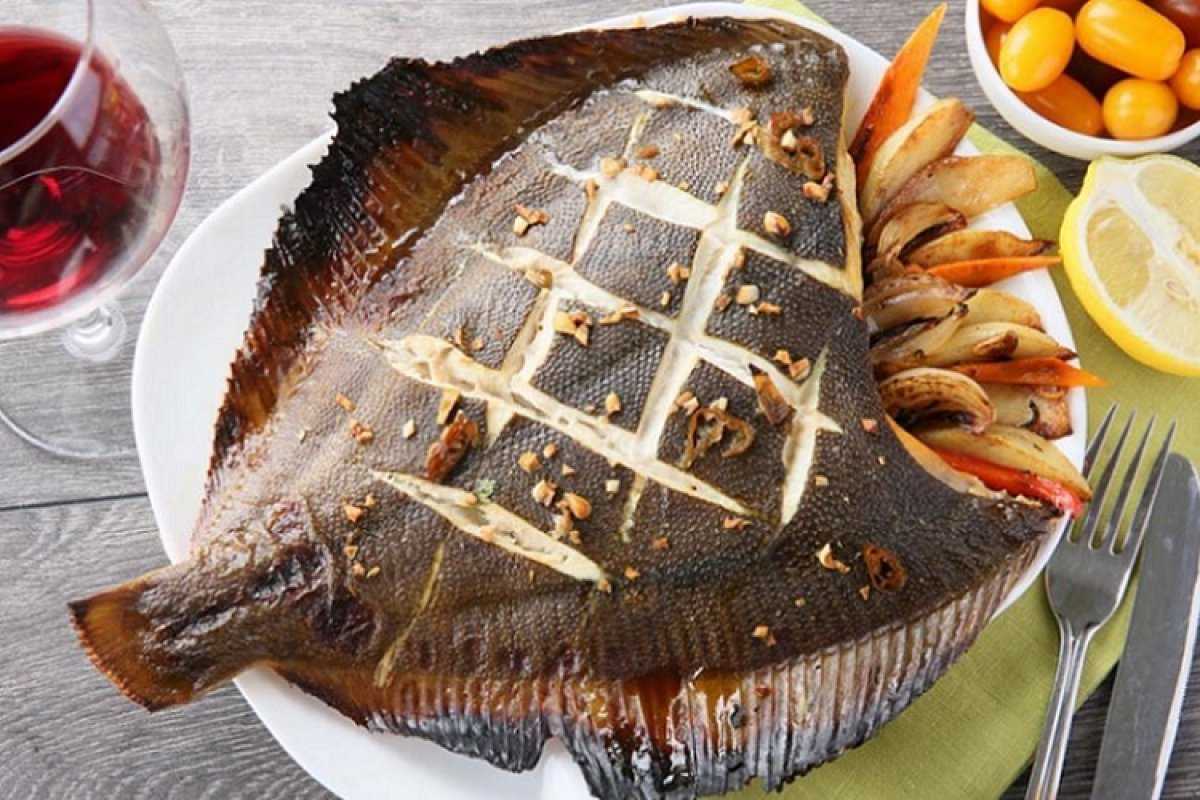 Как пожарить камбалу на сковороде: рецепты с фото