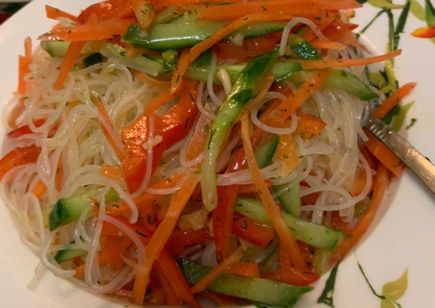 Фунчоза по-корейски. рецепт с пошаговым приготовлением с овощами, мясом, приправой чим-чим, курицей. фото