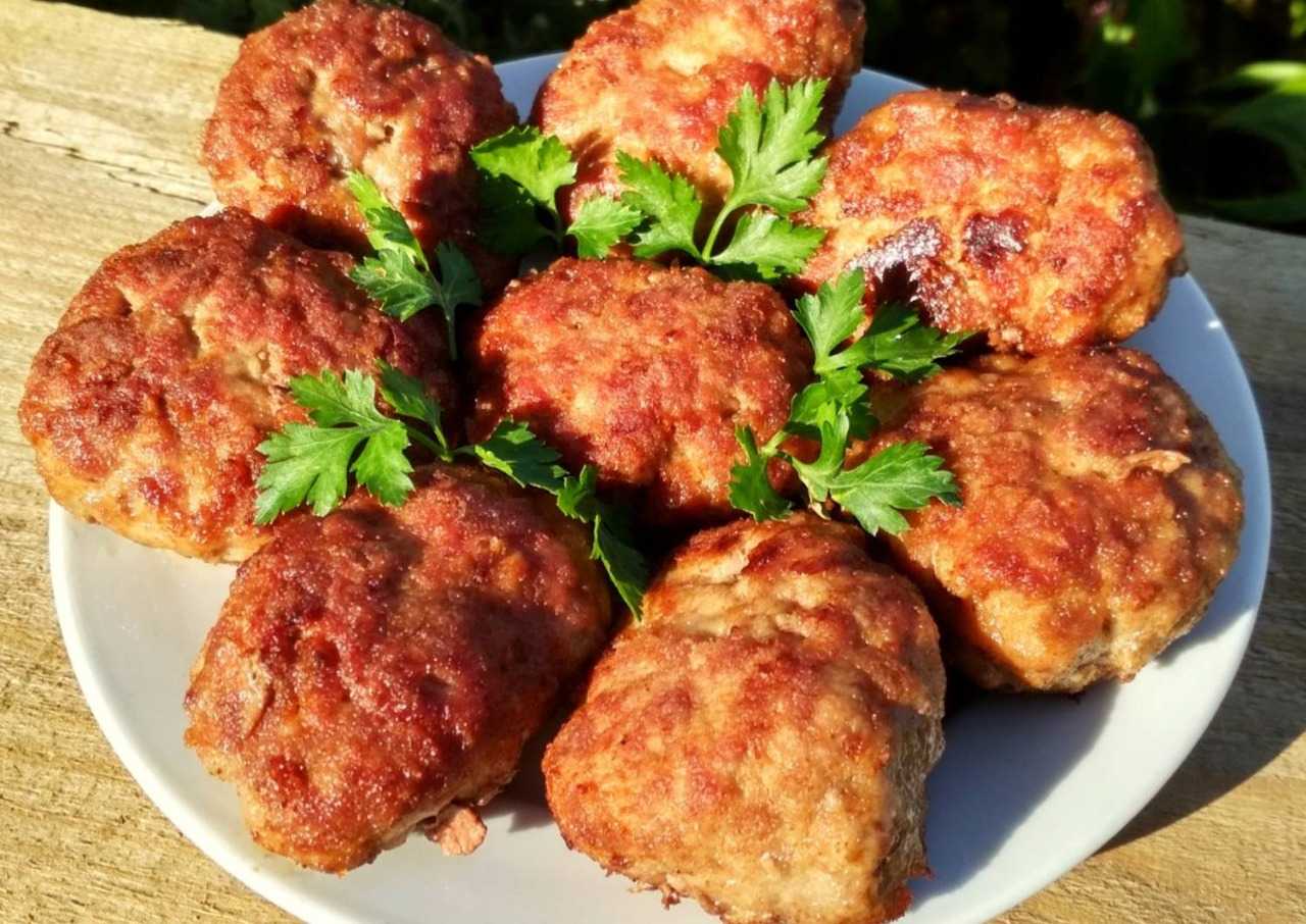 Сколько жарить котлеты на сковороде из фарша
