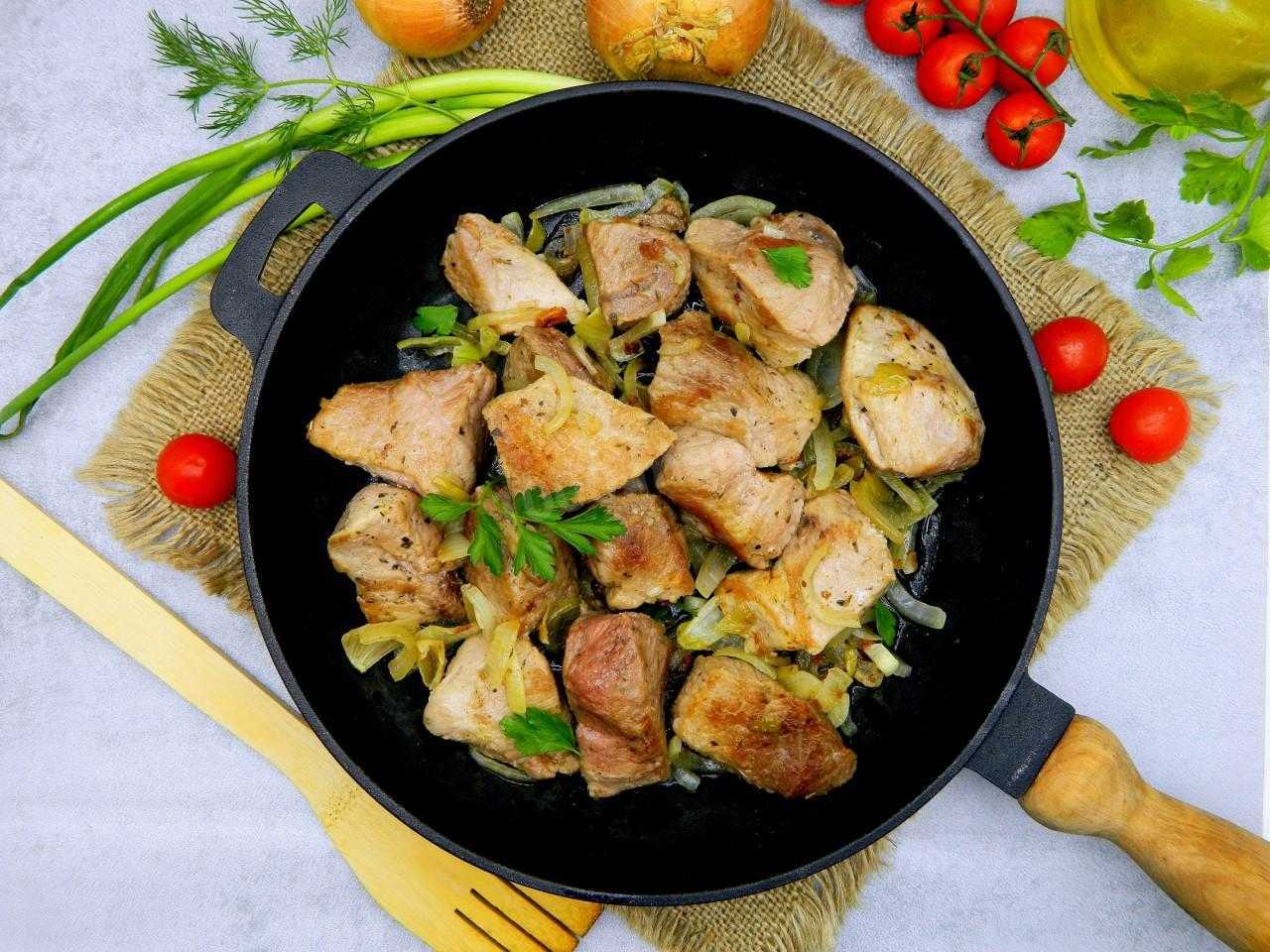 Отбивные из свинины на сковороде, сочные и нежные — 9 вкусных рецептов