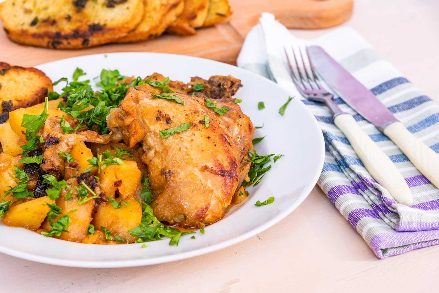 Картошка тушёная с курицей – 8 рецептов