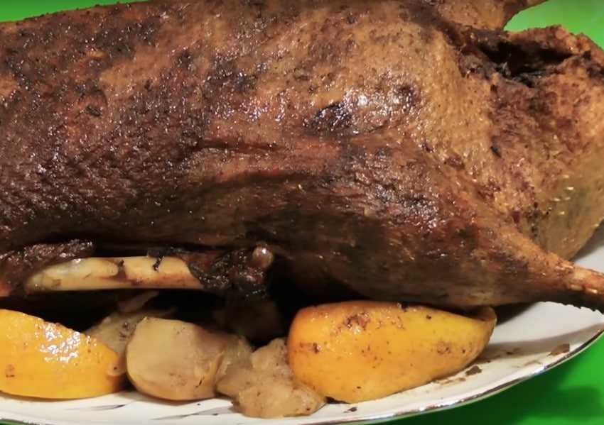 Утка в духовке – мягкая и сочная
