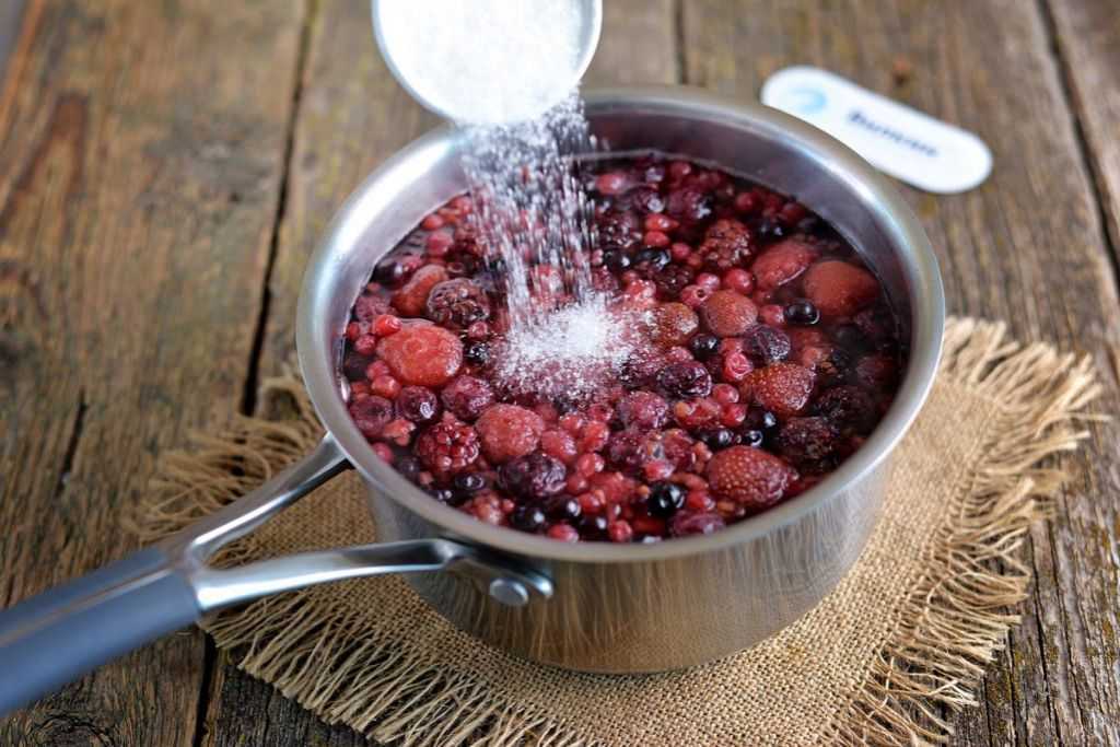 Как варить компот из замороженных ягод: пошаговый рецепт