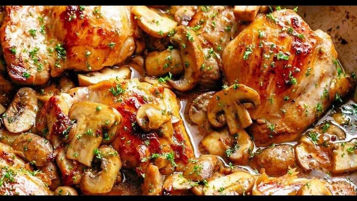 Курица со сметаной и грибами в духовке быстро и очень вкусно - классический пошаговый рецепт с фото от алены каменевой