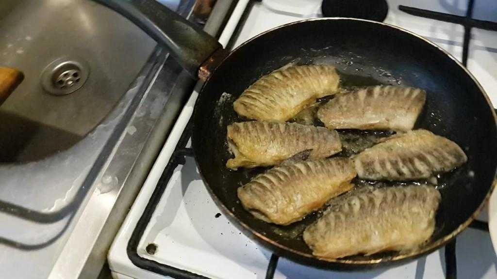 Плотва жареная на сковороде – вкусные рецепты