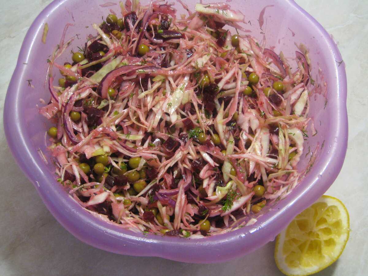 Салат из свеклы с курагой с использованием: свекла вареная,курага,майонез,соль Свекла- очень вкусный и полезный овощ Я часто использую её в своих блюдах