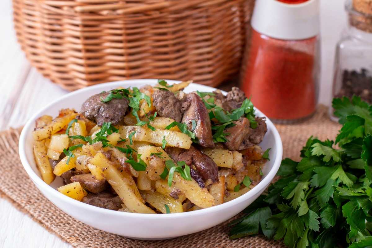 20 простых рецептов тушеной курицы на любой вкус