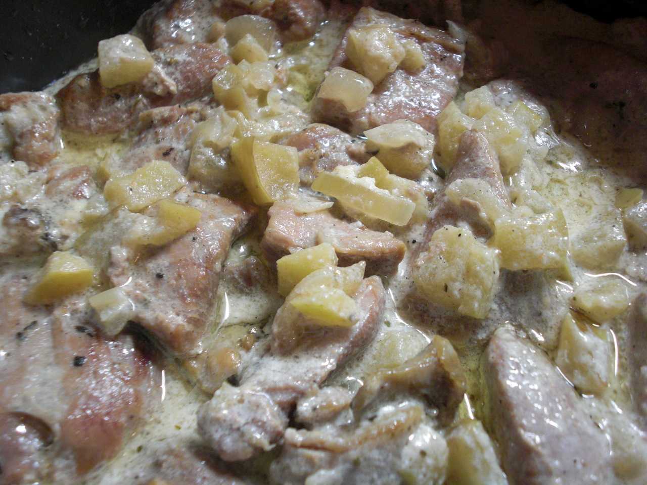 Тушеная индейка с овощами.