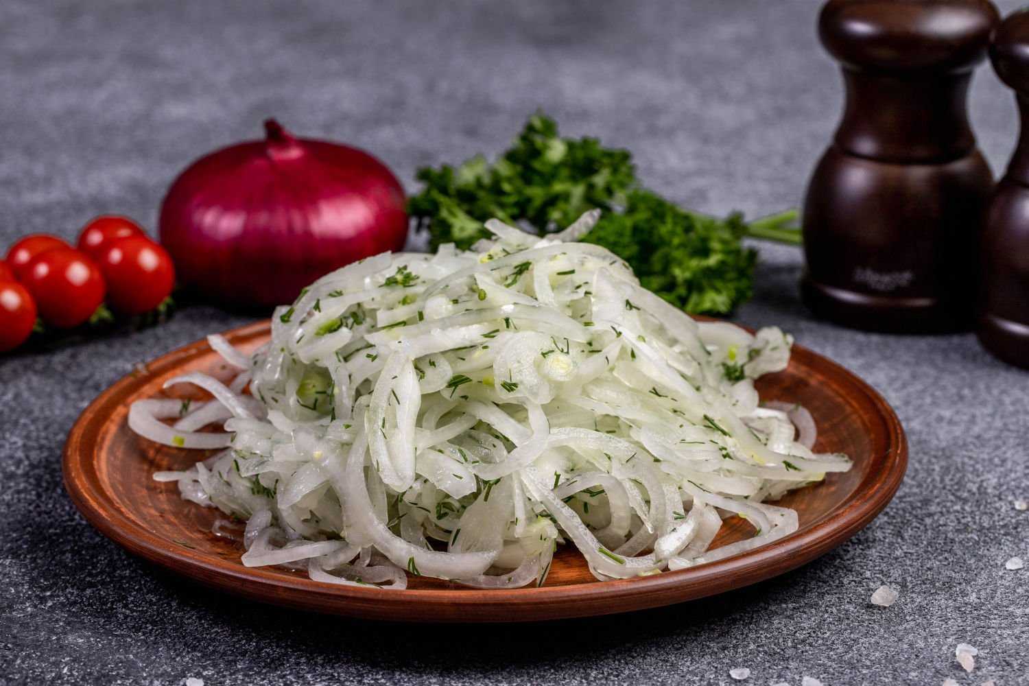 Как замариновать вкусный репчатый лук для шашлыка, еды, салатов – 11 быстрых рецептов