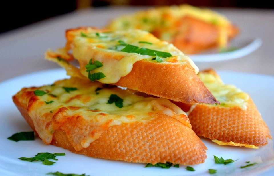 Гренки из хлеба с яйцом на сковороде (10 быстрых рецептов хлебных гренок + яичница в хлебе) — самый смак