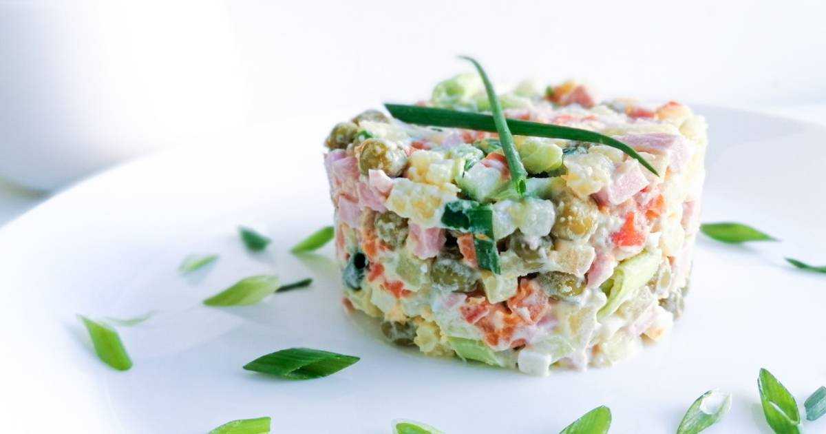 Салат оливье классический — 14 простых и вкусных рецептов на праздничный стол