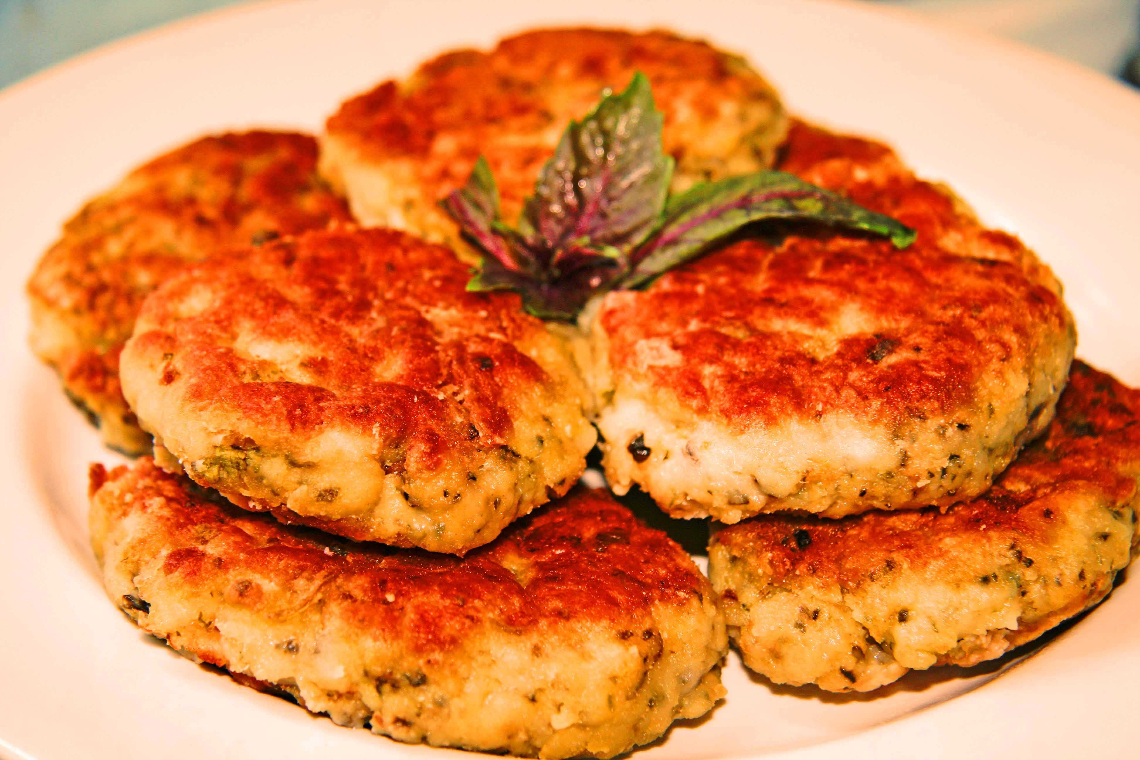Рыбные биточки – вкусно и полезно! рецепты аппетитных рыбных биточков с крупами и овощами из пикши, салаки, кильки - автор екатерина данилова - журнал женское мнение