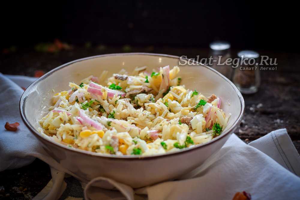 Салат из сайры консервированной с яйцом и рисом
